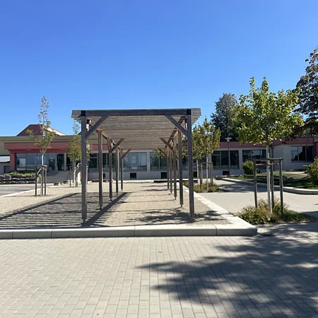 Schulhof der Johann-Peter-Wagner-Grund- und Mittelschule Theres